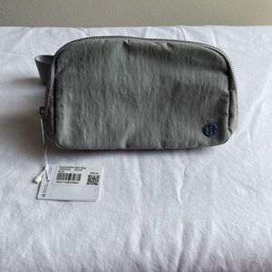 Lululemon Everywhere Belt Bag - Silver Drop